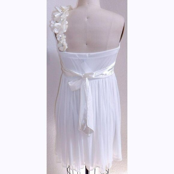 Sequin Hearts white floral cocktail prom dress - Picture 2 of 5